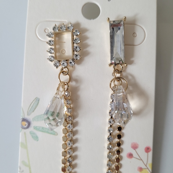 ⚡️BOGO 50% Off⚡️ Perfect drop earrings for your special day💓 - Picture 3 of 3